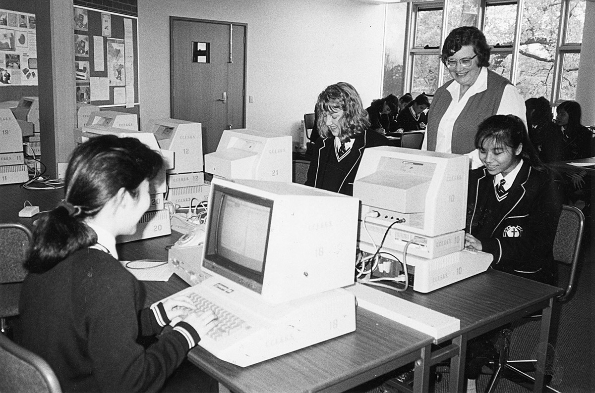 1990s-Computer-Lab-Opens_Web