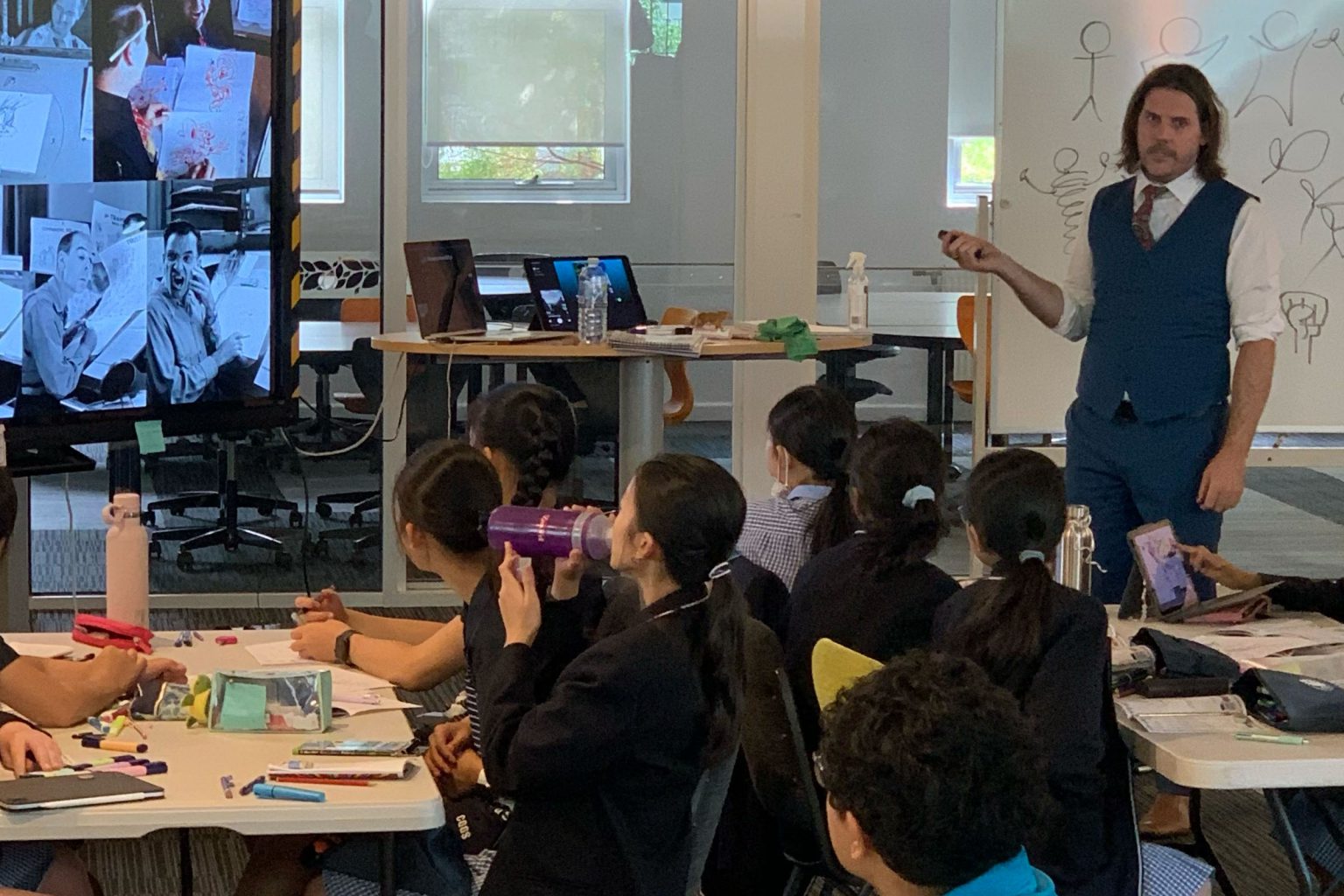 The Visual Storytellers Group facilitate workshops teaching students the art of graphic recording.