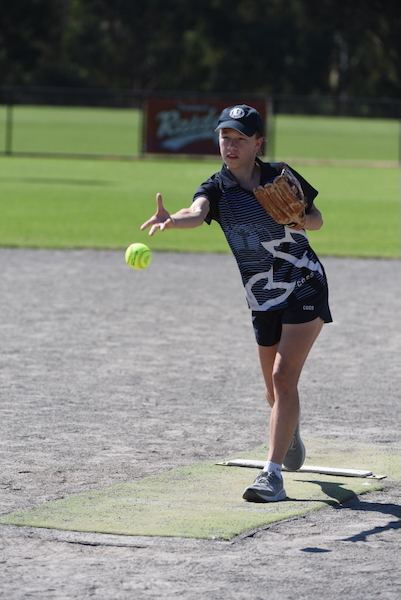 SS_Emily pitching in the GSV Grand Final