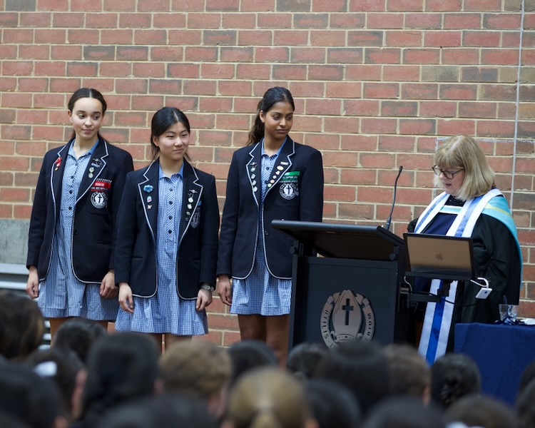 Leaders Service_0Y6A4443_600H