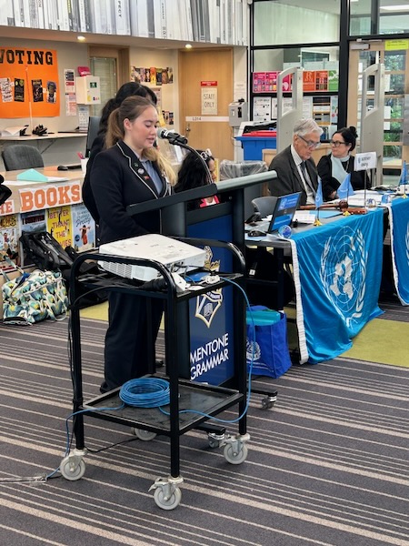 Model UN photo 2_600H
