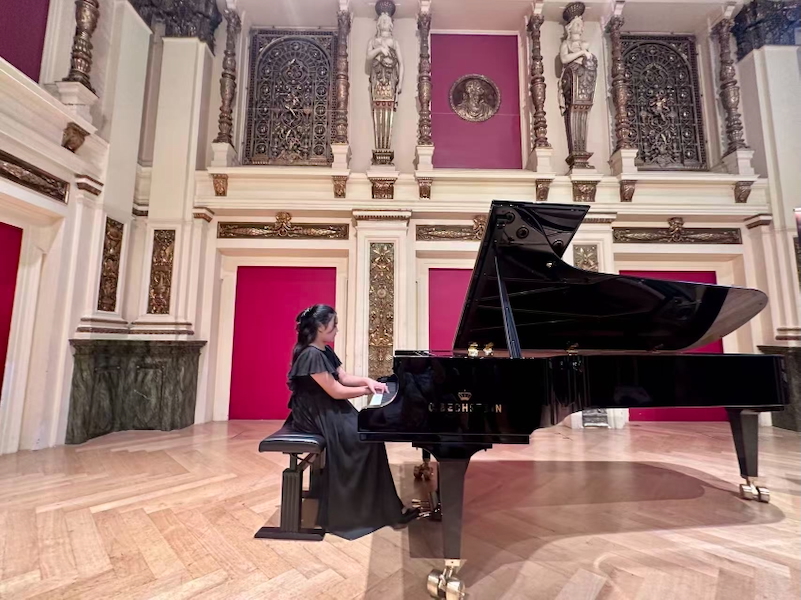 Piano comp photo 1